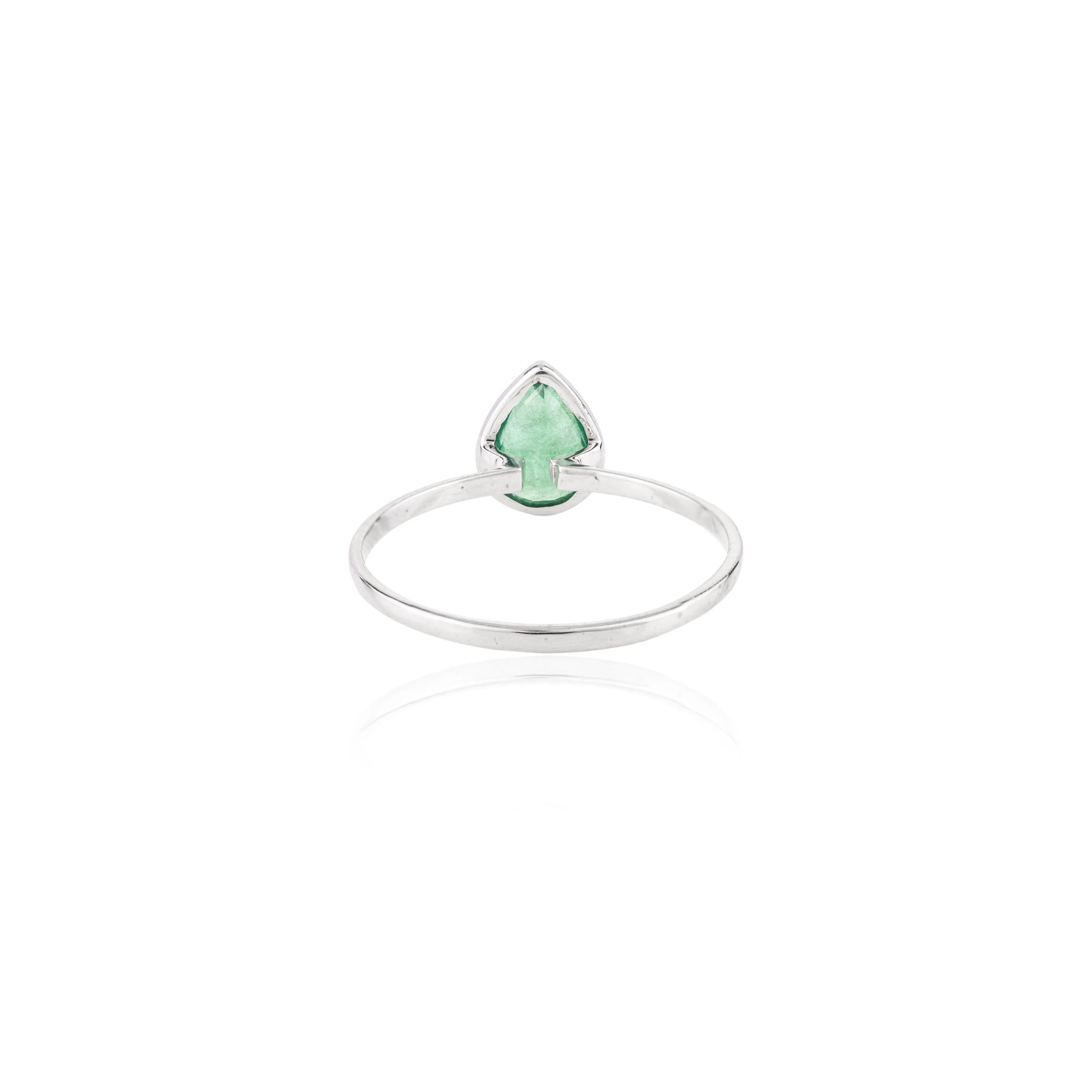 18K White Gold Emerald Statement Ring