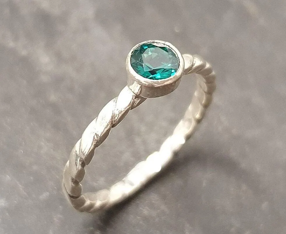 Dainty Emerald Ring - Green Promise Ring - Emerald Bezel Ring