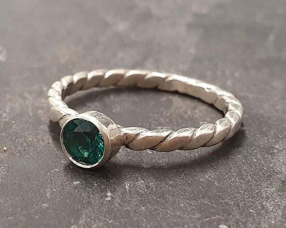 Dainty Emerald Ring - Green Promise Ring - Emerald Bezel Ring