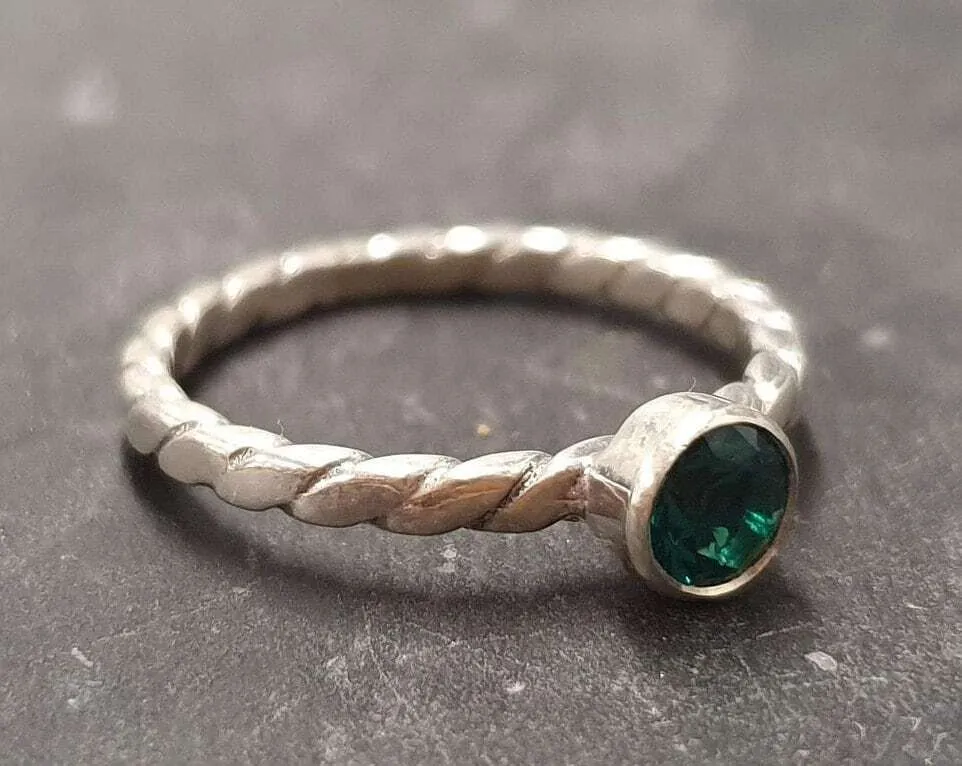 Dainty Emerald Ring - Green Promise Ring - Emerald Bezel Ring