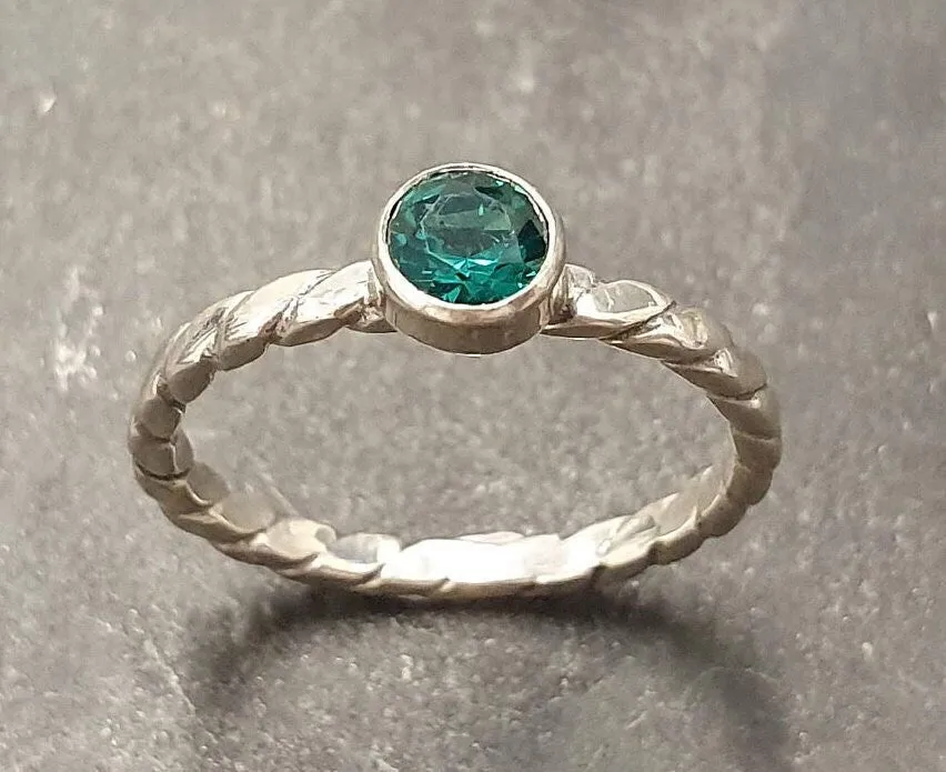 Dainty Emerald Ring - Green Promise Ring - Emerald Bezel Ring