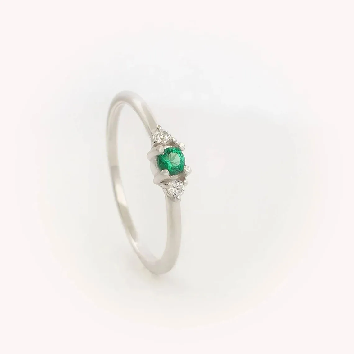 Diamond eye ring emerald