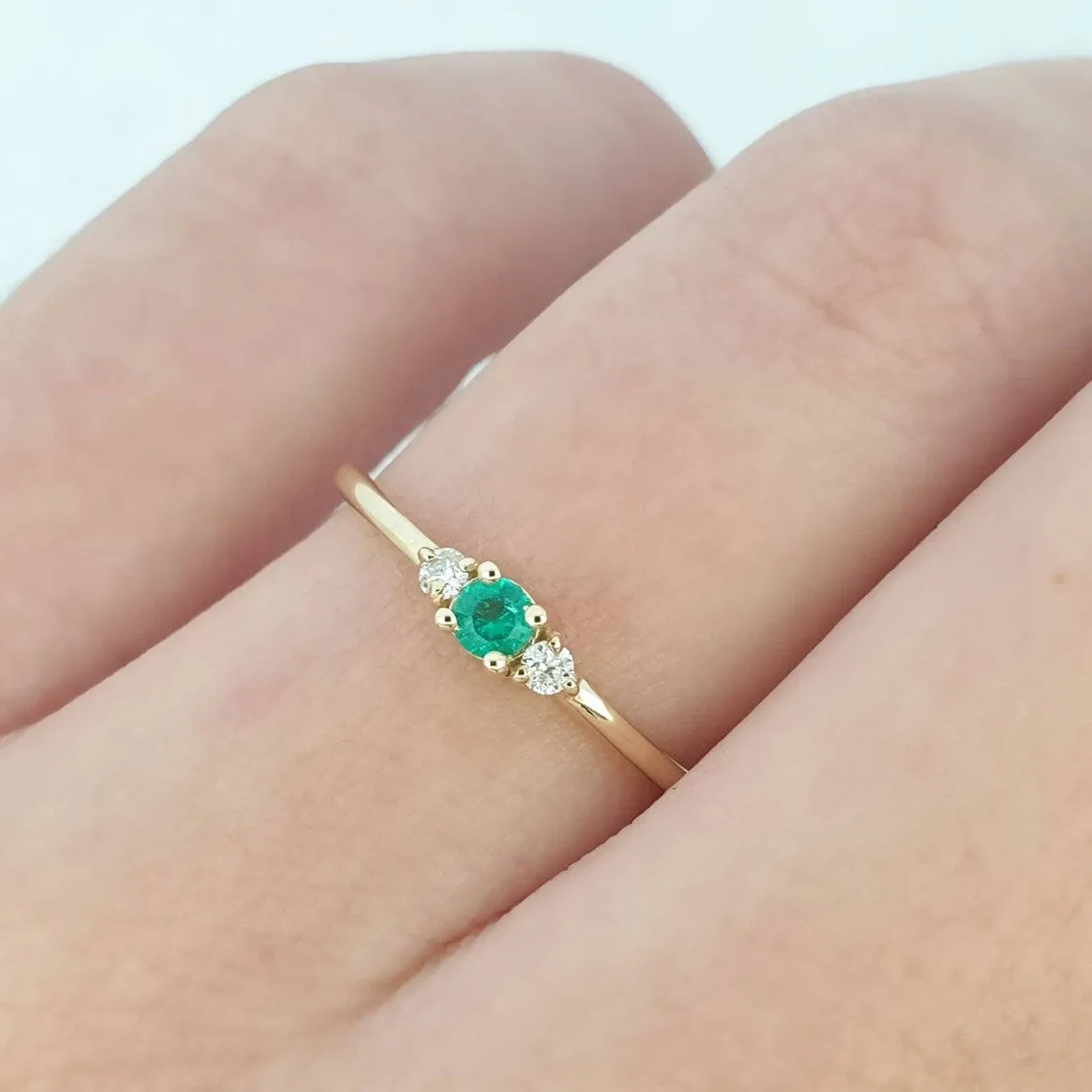 Diamond eye ring emerald