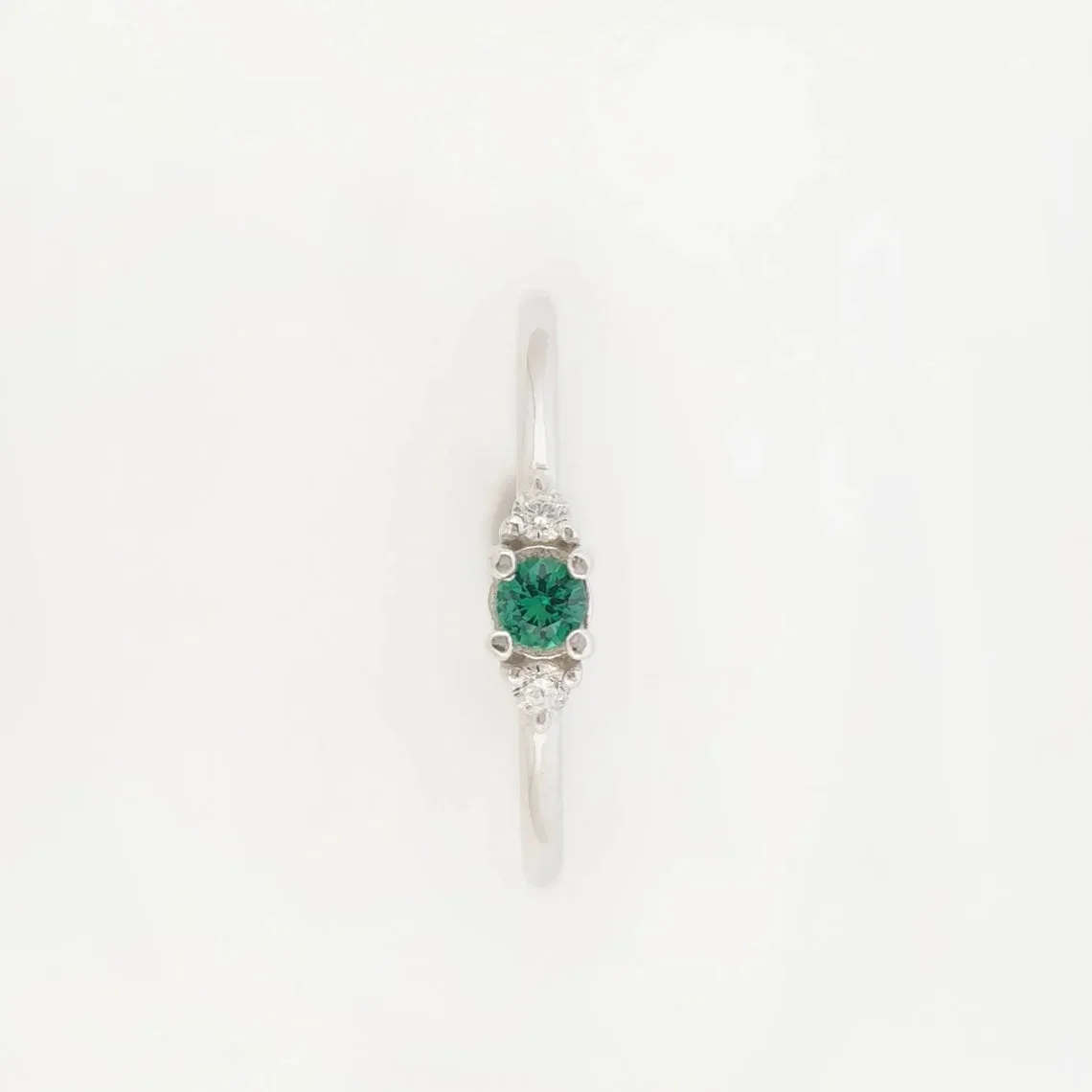 Diamond eye ring emerald