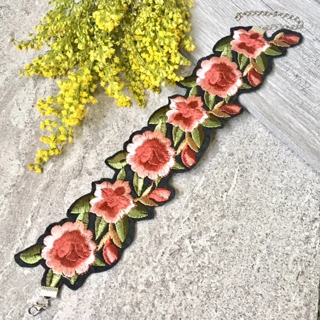 EMBROIDERED FLORAL FABRIC COLLAR CHOKER NECKLACE