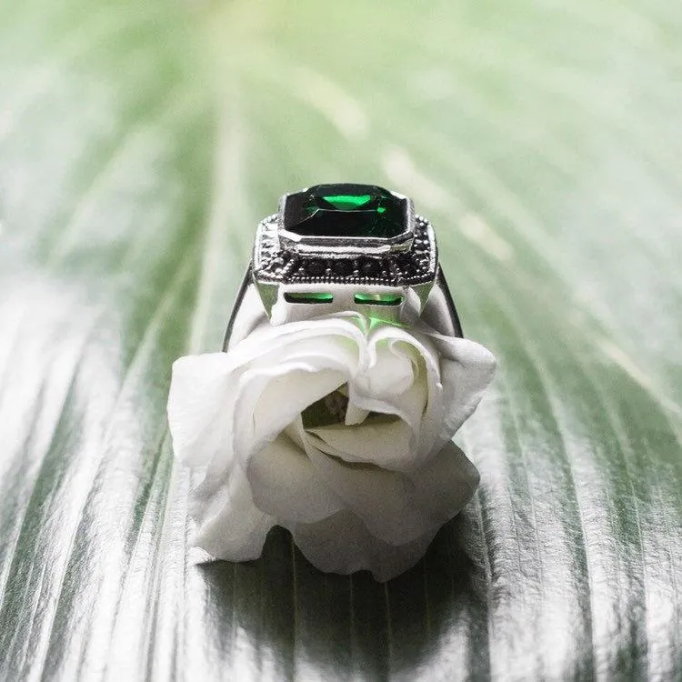 Emerald Green Queen Solitaire Ring