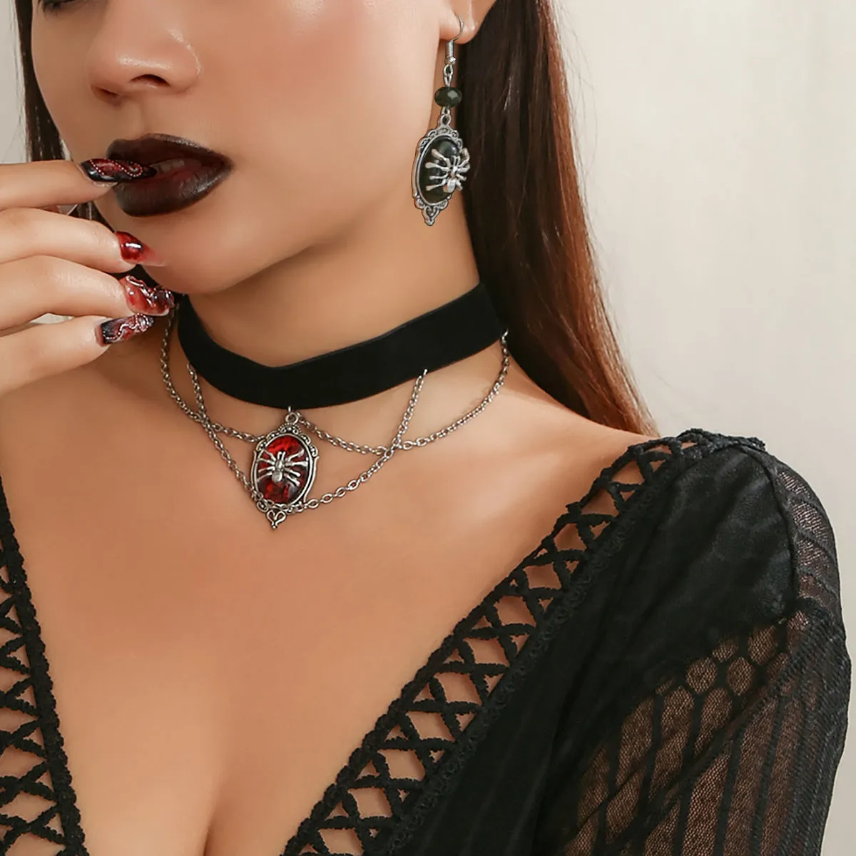 European-American Retro Black Chain Choker Necklace with Gothic Dark Red Spider Charm