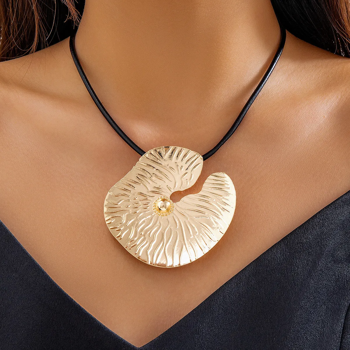 Exaggerated Cyberpunk Style Lotus Leaf Metal Necklace