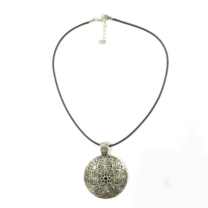 Hot Pendant Necklace Bohemia Chokers Necklaces Round Pendants Rope Chain for Gift Party Wedding