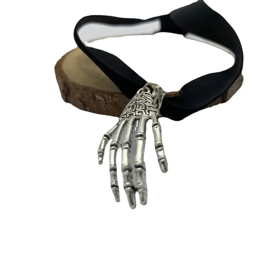 Retro Velvet Claw Choker