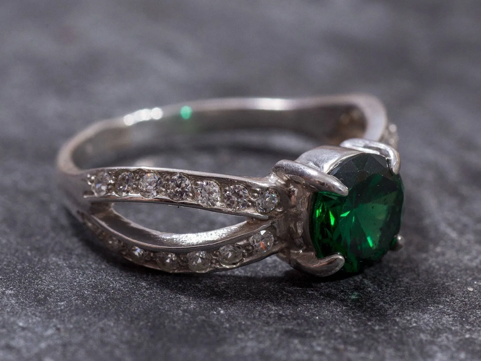 Round Emerald Ring - Green Vintage Ring - Split Pave Band