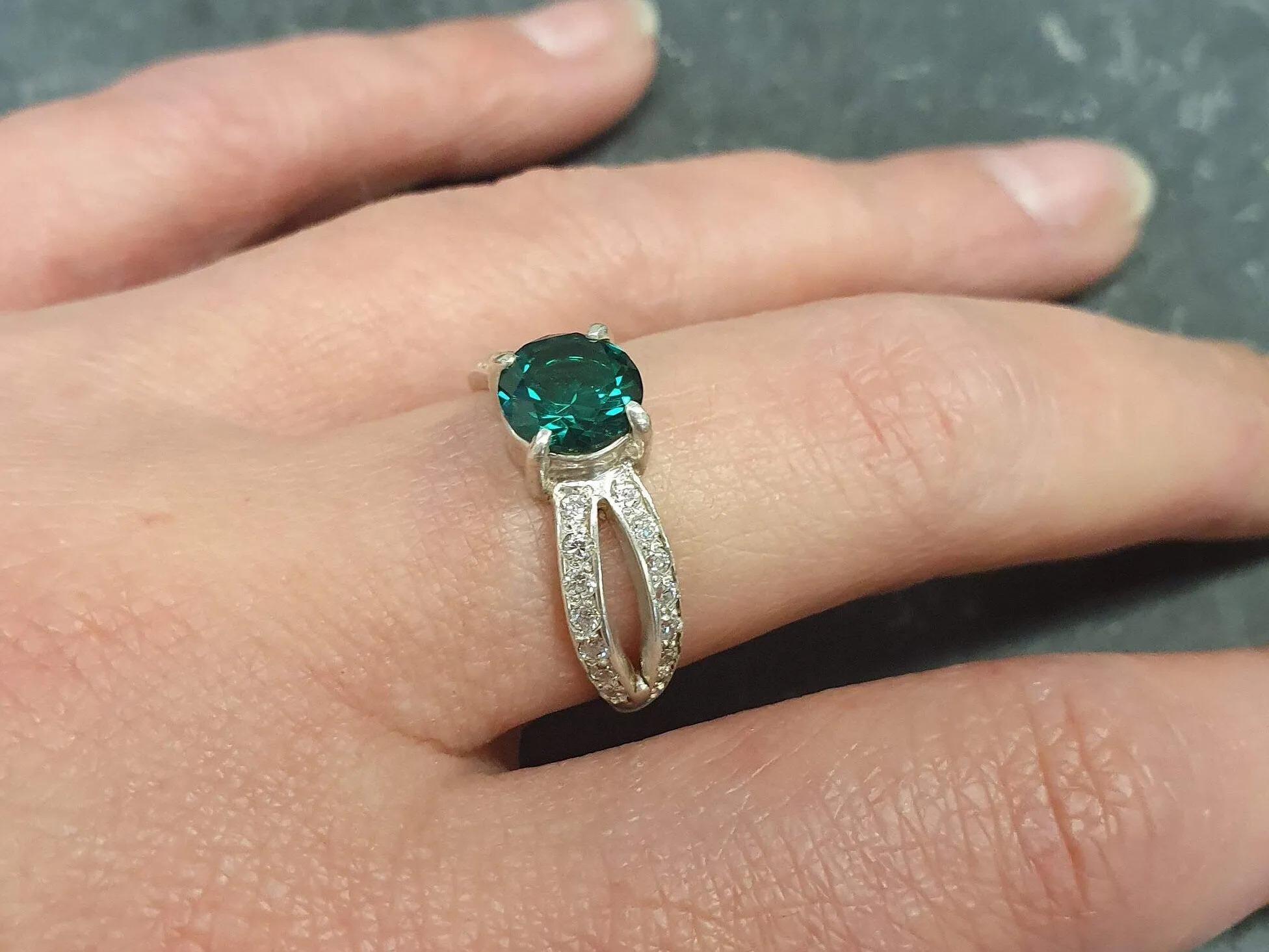 Round Emerald Ring - Green Vintage Ring - Split Pave Band