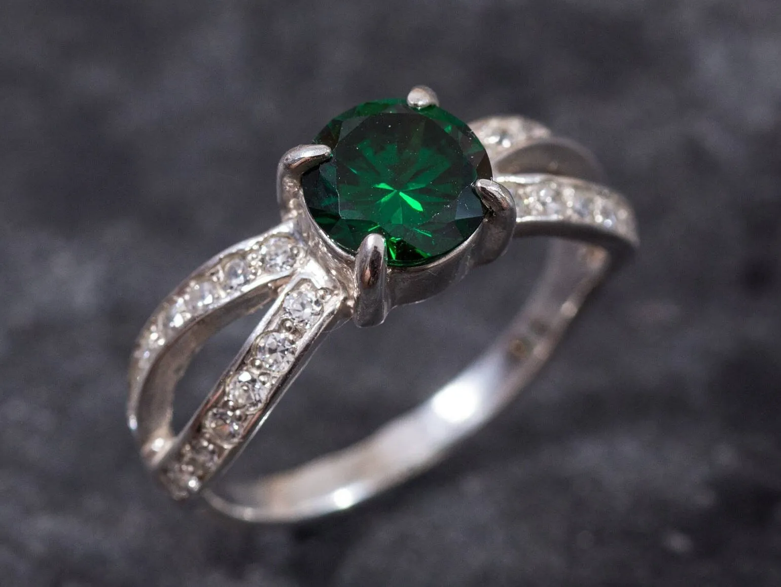 Round Emerald Ring - Green Vintage Ring - Split Pave Band