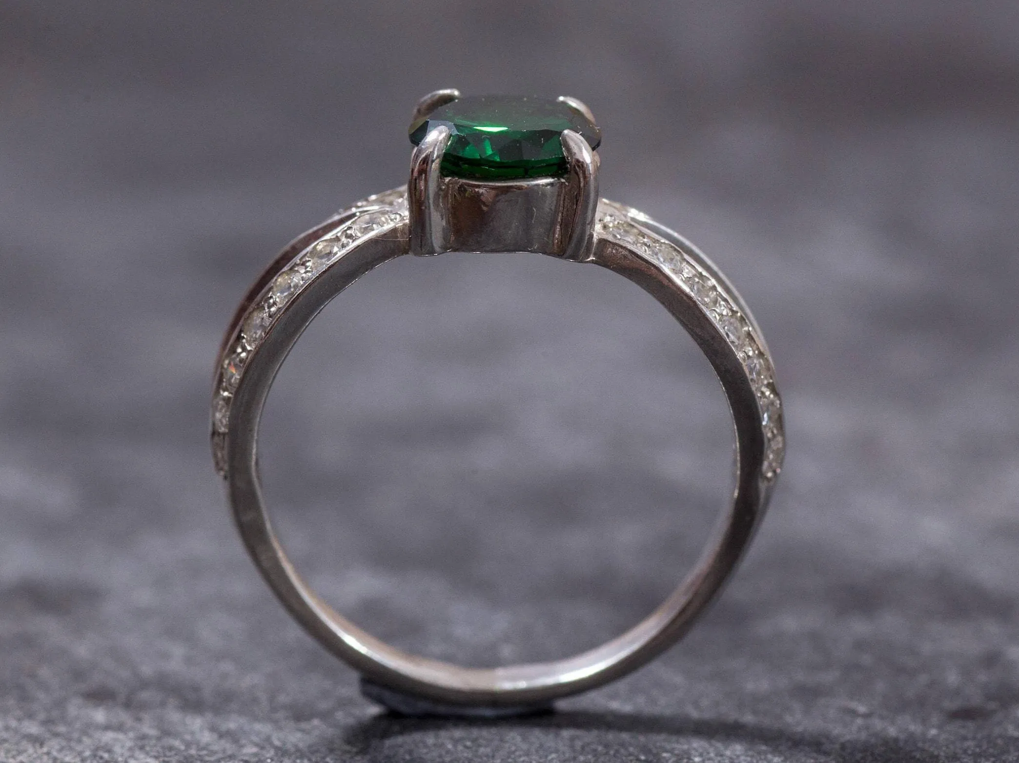 Round Emerald Ring - Green Vintage Ring - Split Pave Band