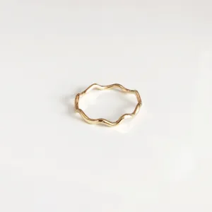 Wavy ring (R171)